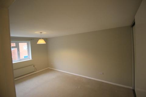 2 bedroom flat to rent, Cobblers Close, Farnham Royal SL2