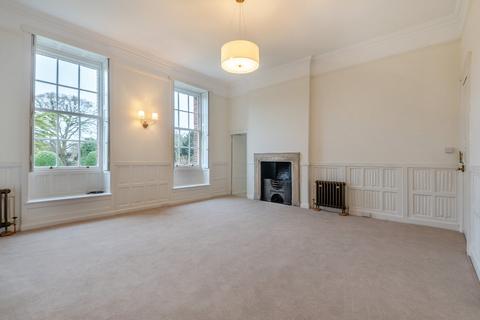 3 bedroom flat to rent, The Close, Salisbury, Wiltshire