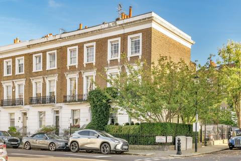 3 bedroom end of terrace house for sale, Lamont Road, London