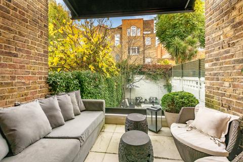 3 bedroom end of terrace house for sale, Lamont Road, London