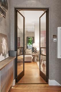 25 Lamont Road, London, SW10 0HR
