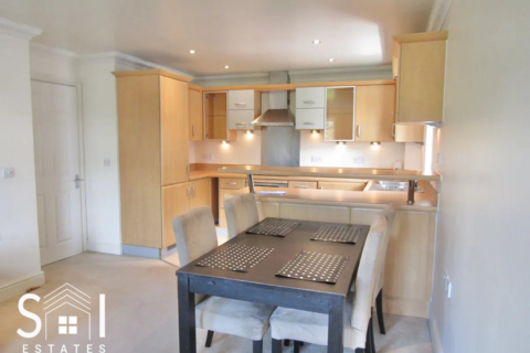 2 bedroom penthouse to rent, Arona House Green Street, Sunbury-on-Thames, TW16