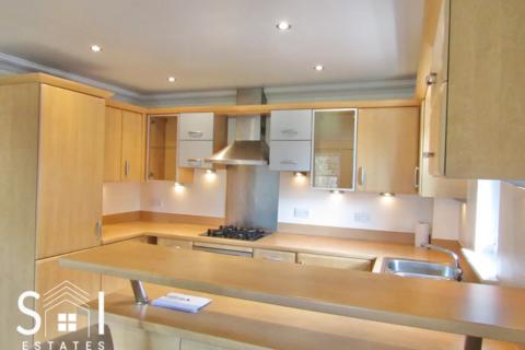 2 bedroom penthouse to rent, Arona House Green Street, Sunbury-on-Thames, TW16