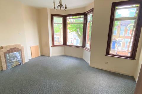 4 bedroom terraced house to rent, Mitcham Road, London