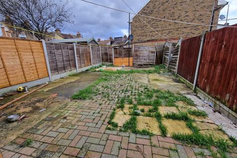 4 bedroom terraced house to rent, Mitcham Road, London