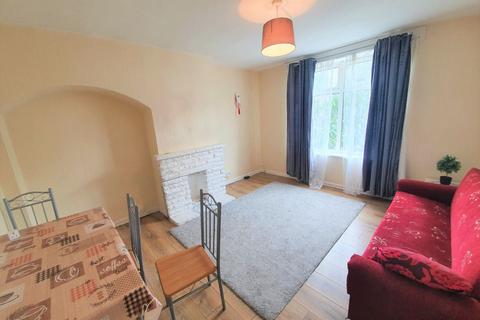 3 bedroom terraced house to rent, Fitzstephen Road, Dagenham