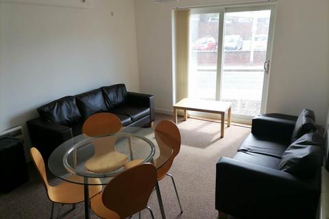 2 bedroom flat to rent, 77 Bellfield Street, ,