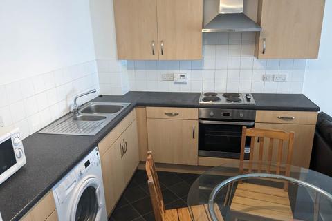 2 bedroom flat to rent, 77 Bellfield Street, ,