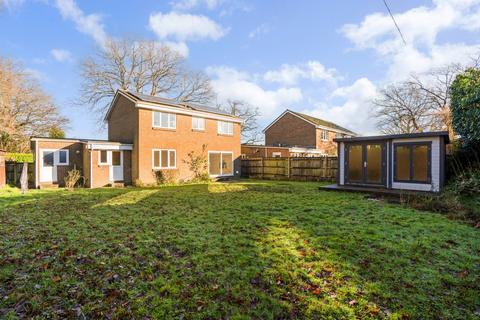 4 bedroom detached house to rent, Raglan Close, Chandler's Ford, Eastleigh, Hampshire, SO53