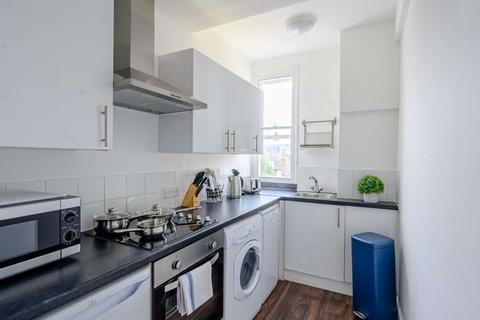 2 bedroom flat to rent, London W1J