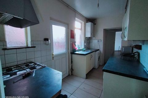 4 bedroom terraced house to rent, Herschell Street, Leicester