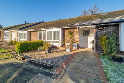 2 bedroom bungalow for sale, Southwood Close, Worcester Park KT4