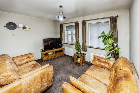 2 bedroom apartment for sale, Mereside, Huddersfield HD5