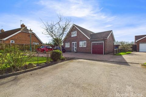 4 bedroom bungalow for sale, The Green, Hull HU11