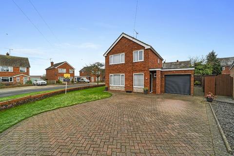 3 bedroom detached house for sale, Epsom Drive, Ipswich