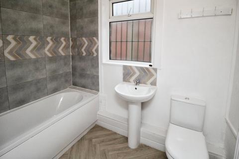 3 bedroom end of terrace house for sale, Gorton Road, Greater Manchester SK5