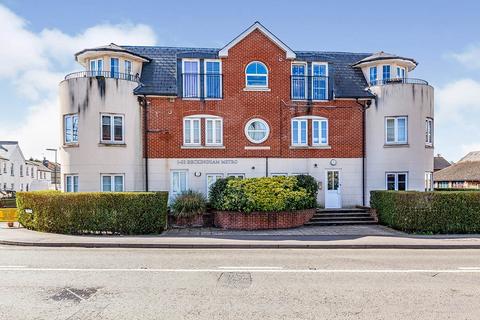 2 bedroom flat to rent, Beckingham Metro Station Road, Surrey TW20