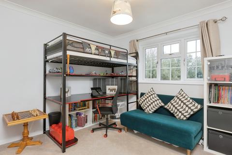 15 Lawrence Drive, Cobham, Gravesend, DA12 3BU