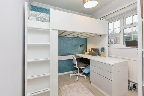 15 Lawrence Drive, Cobham, Gravesend, DA12 3BU