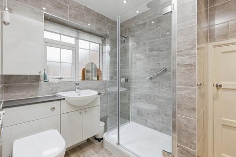 15 Lawrence Drive, Cobham, Gravesend, DA12 3BU