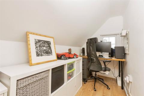 15 Lawrence Drive, Cobham, Gravesend, DA12 3BU