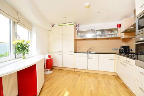 2 bedroom flat to rent, Mercury Mansions, SW15