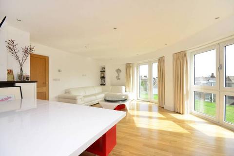 2 bedroom flat to rent, Mercury Mansions, SW15