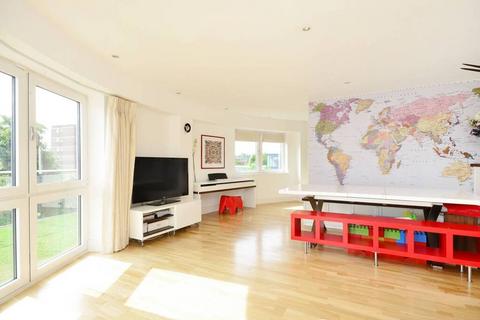 2 bedroom flat to rent, Mercury Mansions, SW15