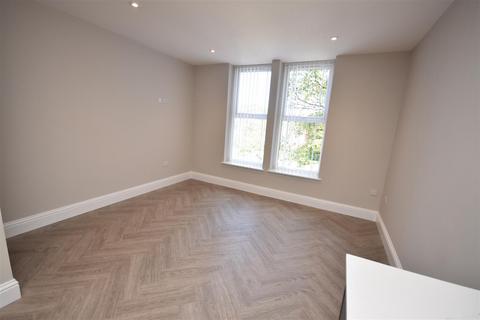 2 bedroom apartment to rent, Balls Road, Oxton