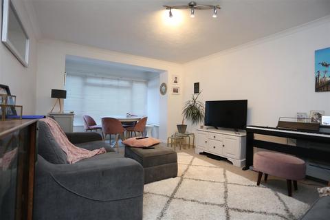 2 bedroom flat to rent, Athenaeum Court, Salisbury Road, Hove East