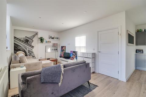 1 bedroom flat for sale, London Road, Westcliff-On-Sea SS0