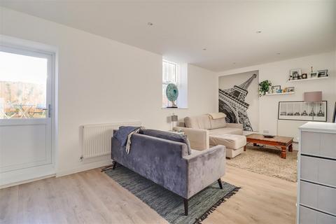 1 bedroom flat for sale, London Road, Westcliff-On-Sea SS0