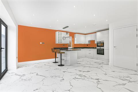 1a Silverdale Close, Cheam, Sutton, SM1 2LD