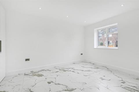 1a Silverdale Close, Cheam, Sutton, SM1 2LD