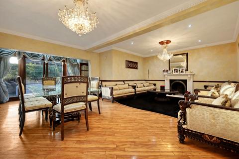 5 bedroom property for sale, Meadow Way, Chigwell IG7