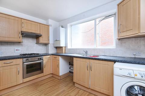 2 bedroom flat for sale, High Road,  London,  N2