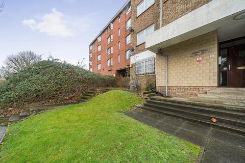 2 bedroom flat for sale, High Road,  London,  N2