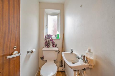 2 bedroom flat for sale, High Road,  London,  N2