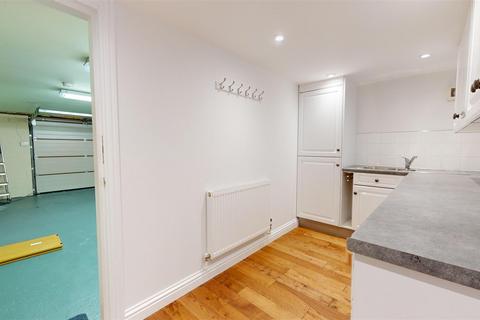207 Bierley Lane, Bradford, BD4 6DN