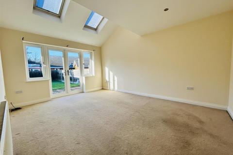 2 bedroom bungalow for sale, Rangemore Drive, Eastbourne BN21