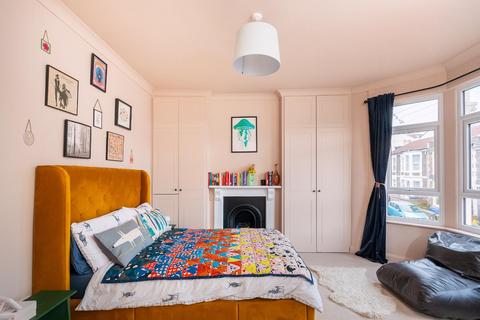 19 Cairns Crescent, Bristol, BS2 9QD