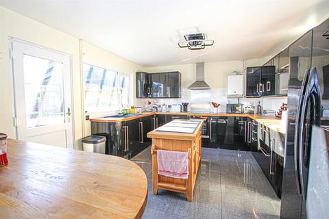 4 bedroom semi-detached house for sale, Highclere Close, Newmarket, Suffolk, CB8 7RR, Newmarket CB8