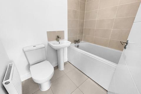 2 bedroom semi-detached house to rent, Bolton Court, Leeds