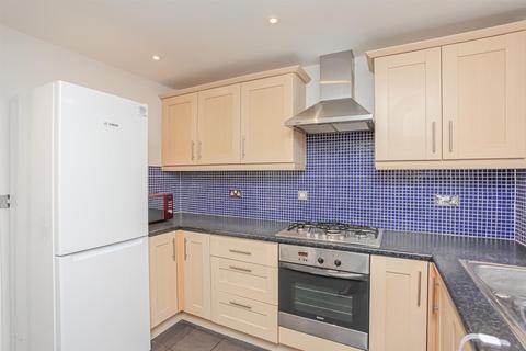 2 bedroom apartment to rent, Shipton Road, Woodstock