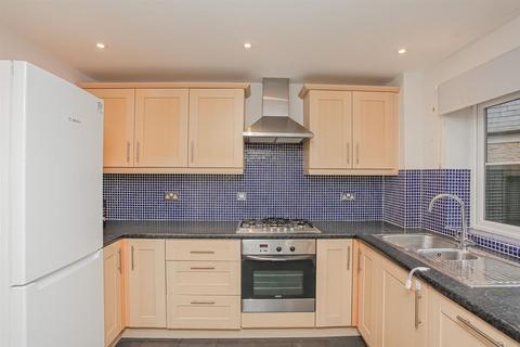 2 bedroom apartment to rent, Shipton Road, Woodstock