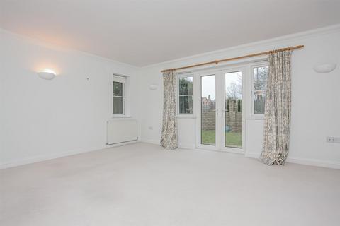 2 bedroom apartment to rent, Shipton Road, Woodstock