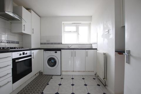 2 bedroom flat to rent, Penge Road, London, SE25