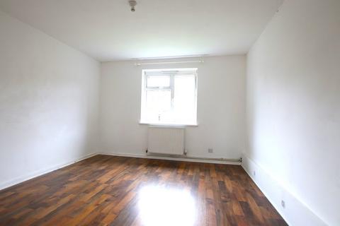 2 bedroom flat to rent, Penge Road, London, SE25