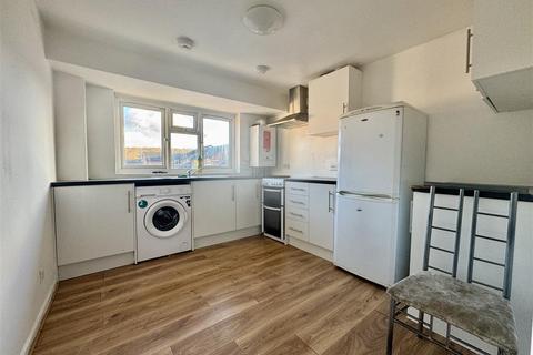 2 bedroom apartment to rent, Wilson Drive, Wembley