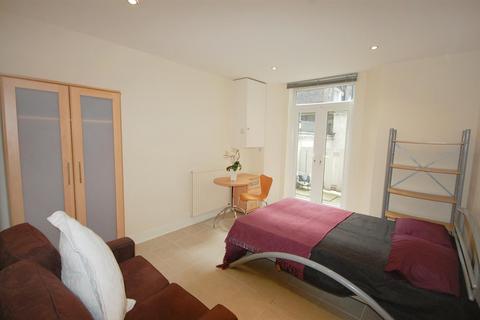 Studio to rent, Wrights Lane, London W8